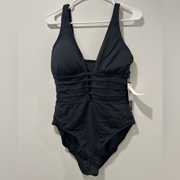 La Blanca Black Island Goddess Over the Shoulder Mesh One Piece Swimsuit - Picture 4 of 9